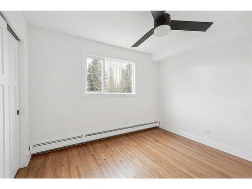 35-4915 8 Street Sw, Calgary, AB - Indoor Photo Showing Other Room