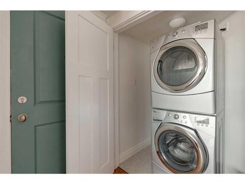 35-4915 8 Street Sw, Calgary, AB - Indoor Photo Showing Laundry Room