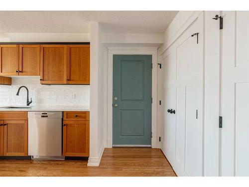 35-4915 8 Street Sw, Calgary, AB - Indoor Photo Showing Kitchen