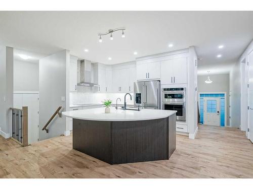 330 Yorkville Road Sw, Calgary, AB - Indoor Photo Showing Kitchen With Upgraded Kitchen