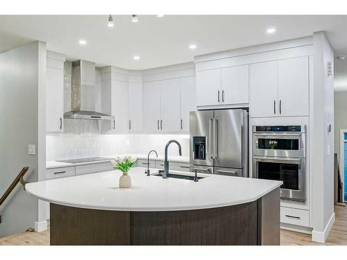 330 Yorkville Road Sw, Calgary, AB - Indoor Photo Showing Kitchen With Upgraded Kitchen