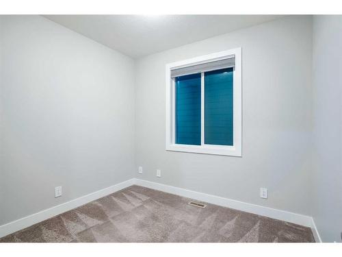 330 Yorkville Road Sw, Calgary, AB - Indoor Photo Showing Other Room