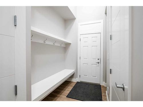 330 Yorkville Road Sw, Calgary, AB - Indoor