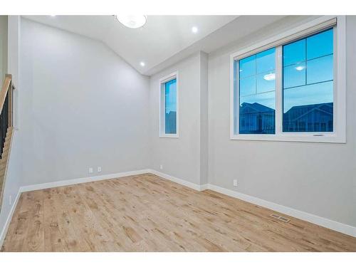 330 Yorkville Road Sw, Calgary, AB - Indoor Photo Showing Other Room