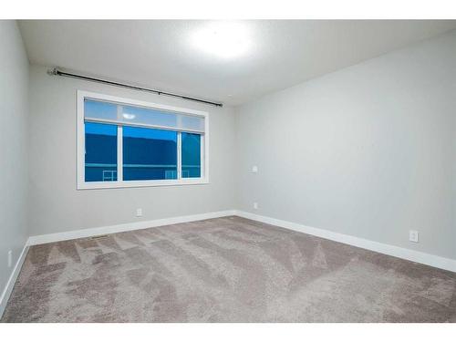 330 Yorkville Road Sw, Calgary, AB - Indoor Photo Showing Other Room