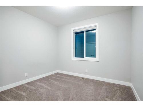 330 Yorkville Road Sw, Calgary, AB - Indoor Photo Showing Other Room