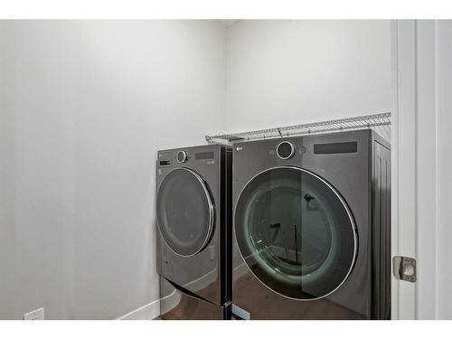 330 Yorkville Road Sw, Calgary, AB - Indoor Photo Showing Laundry Room