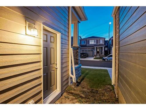 330 Yorkville Road Sw, Calgary, AB - Outdoor With Exterior