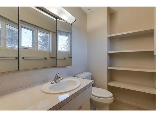 4911 Vantage Crescent Nw, Calgary, AB - Indoor Photo Showing Bathroom