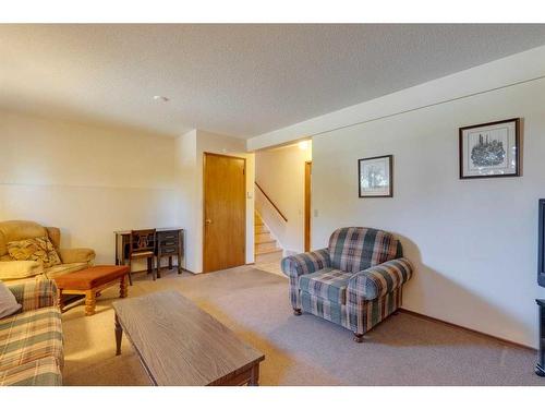 4911 Vantage Crescent Nw, Calgary, AB - Indoor Photo Showing Living Room