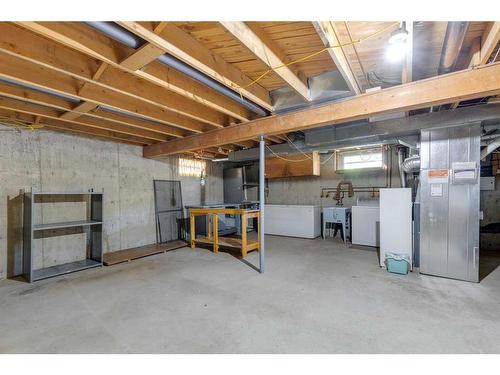 4911 Vantage Crescent Nw, Calgary, AB - Indoor Photo Showing Basement