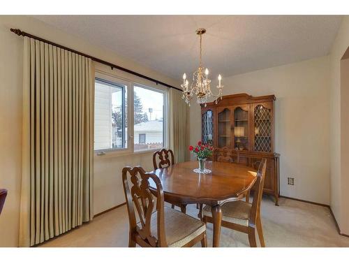 4911 Vantage Crescent Nw, Calgary, AB - Indoor Photo Showing Dining Room