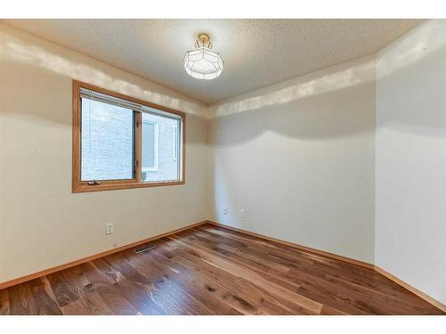 1045 Shawnee Drive Sw, Calgary, AB - Indoor Photo Showing Other Room