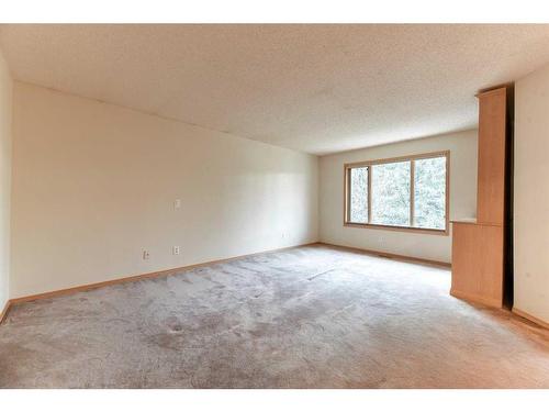 1045 Shawnee Drive Sw, Calgary, AB - Indoor Photo Showing Other Room