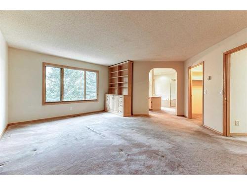 1045 Shawnee Drive Sw, Calgary, AB - Indoor Photo Showing Other Room