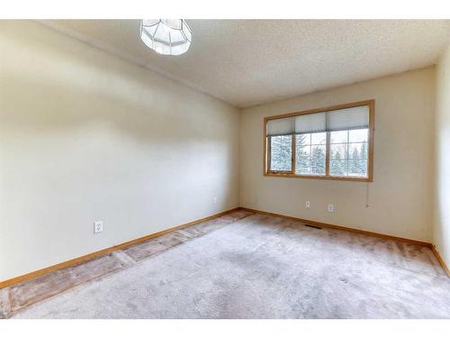 1045 Shawnee Drive Sw, Calgary, AB - Indoor Photo Showing Other Room