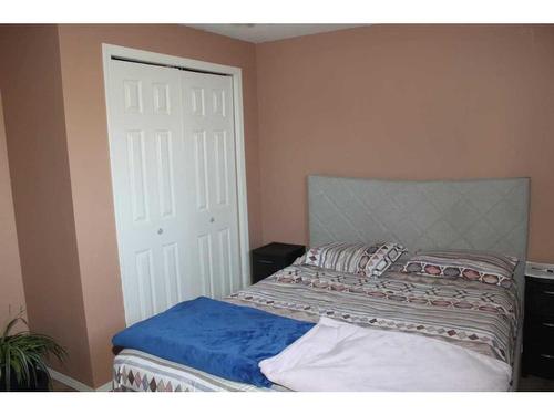 837 4Th Avenue, Bassano, AB - Indoor Photo Showing Bedroom