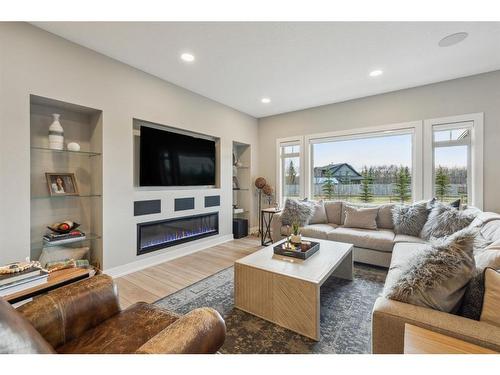 354015 Meridian Street, Rural Foothills County, AB - Indoor Photo Showing Living Room