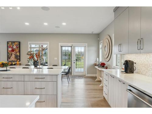 354015 Meridian Street, Rural Foothills County, AB - Indoor Photo Showing Kitchen With Upgraded Kitchen