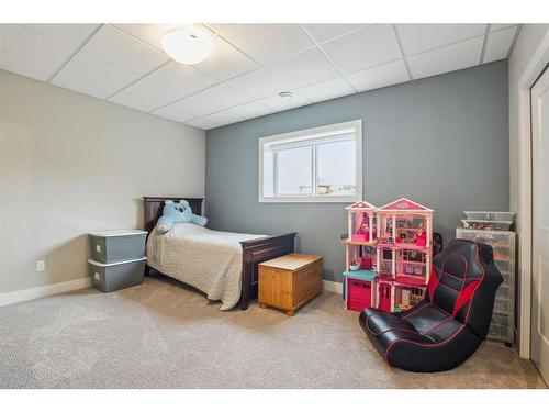 354015 Meridian Street, Rural Foothills County, AB - Indoor Photo Showing Bedroom