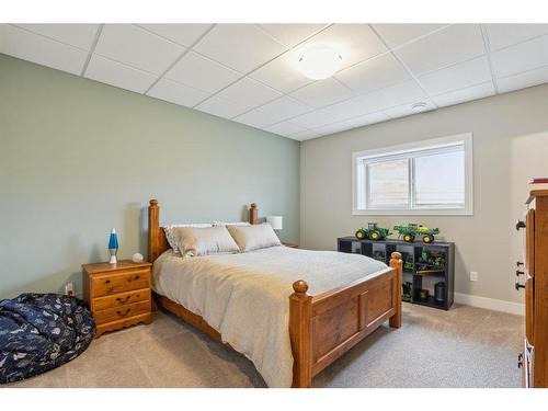 354015 Meridian Street, Rural Foothills County, AB - Indoor Photo Showing Bedroom