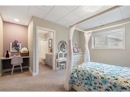 354015 Meridian Street, Rural Foothills County, AB - Indoor Photo Showing Bedroom