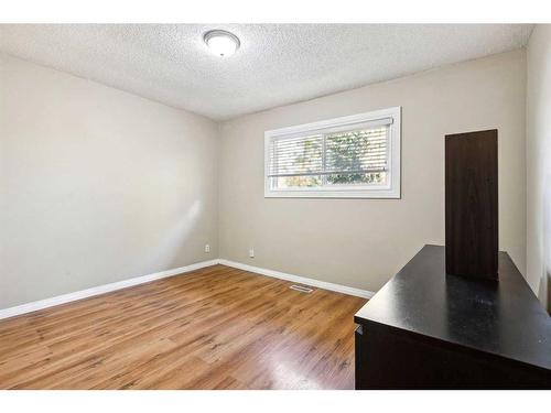 11 Edgeford Road Nw, Calgary, AB - Indoor Photo Showing Other Room