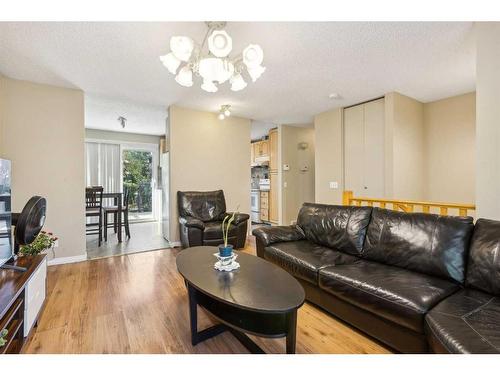 11 Edgeford Road Nw, Calgary, AB - Indoor Photo Showing Living Room