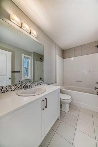 48 Nolanhurst Crescent Nw, Calgary, AB - Indoor Photo Showing Bathroom