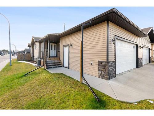 2 Violet Close, Olds, AB - Outdoor