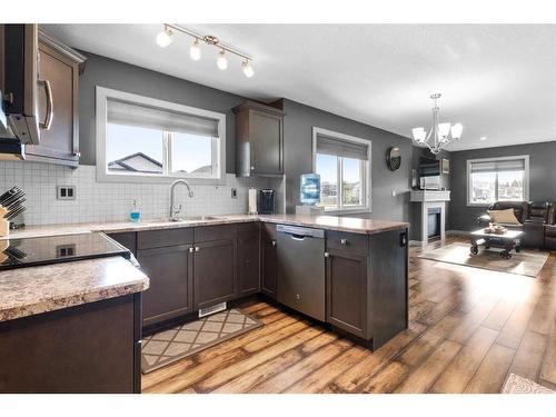 2 Violet Close, Olds, AB - Indoor Photo Showing Kitchen