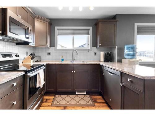 2 Violet Close, Olds, AB - Indoor Photo Showing Kitchen With Stainless Steel Kitchen