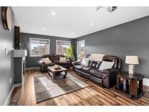 2 Violet Close, Olds, AB - Indoor Photo Showing Living Room