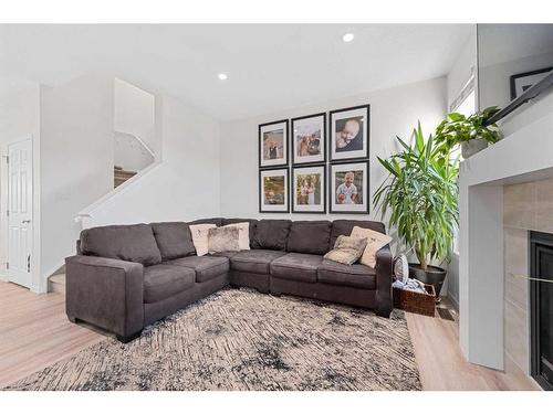 258 Vista Drive, Crossfield, AB - Indoor Photo Showing Living Room