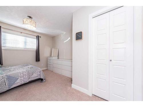 107 Pantego Lane Nw, Calgary, AB - Indoor Photo Showing Bedroom