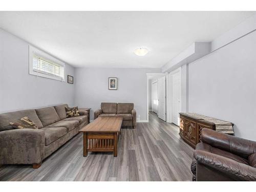 60 Del Monica Villas Ne, Calgary, AB - Indoor Photo Showing Living Room