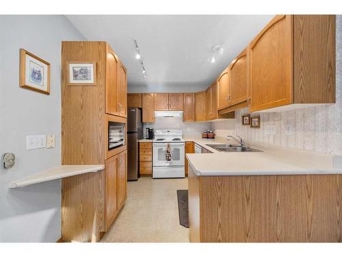 60 Del Monica Villas Ne, Calgary, AB - Indoor Photo Showing Kitchen With Double Sink