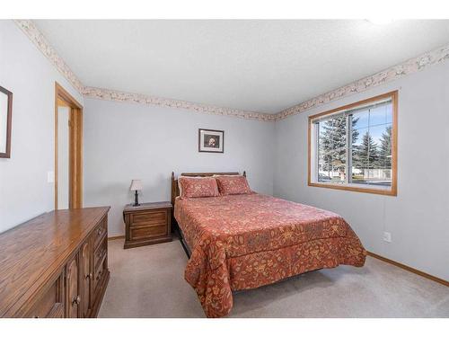 60 Del Monica Villas Ne, Calgary, AB - Indoor Photo Showing Bedroom