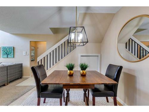 731-6400 Coach Hill Road Sw, Calgary, AB - Indoor Photo Showing Dining Room