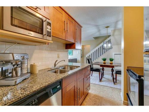 731-6400 Coach Hill Road Sw, Calgary, AB - Indoor Photo Showing Kitchen With Double Sink