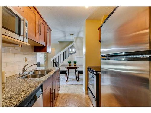 731-6400 Coach Hill Road Sw, Calgary, AB - Indoor Photo Showing Kitchen With Double Sink