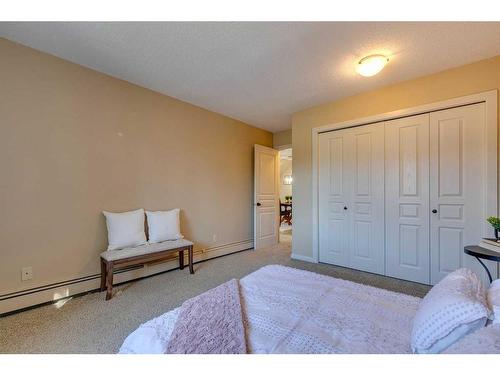 731-6400 Coach Hill Road Sw, Calgary, AB - Indoor Photo Showing Bedroom