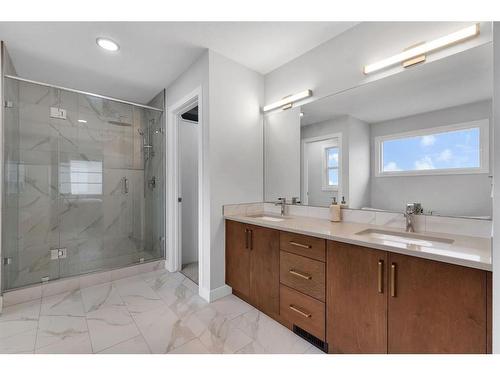 29 South Shore Manor, Chestermere, AB - Indoor Photo Showing Bathroom