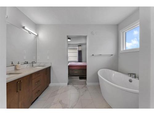 29 South Shore Manor, Chestermere, AB - Indoor Photo Showing Bathroom