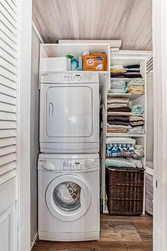 203-516 Cedar Crescent Sw, Calgary, AB - Indoor Photo Showing Laundry Room