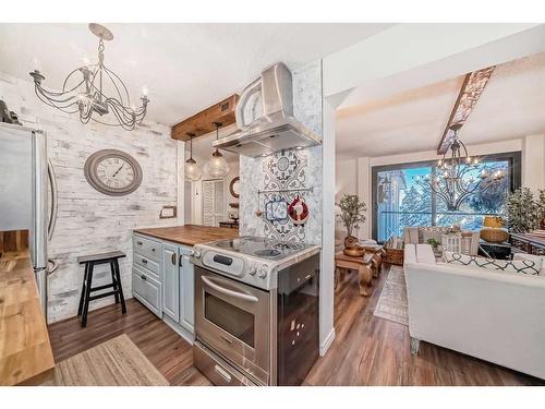 203-516 Cedar Crescent Sw, Calgary, AB - Indoor Photo Showing Kitchen