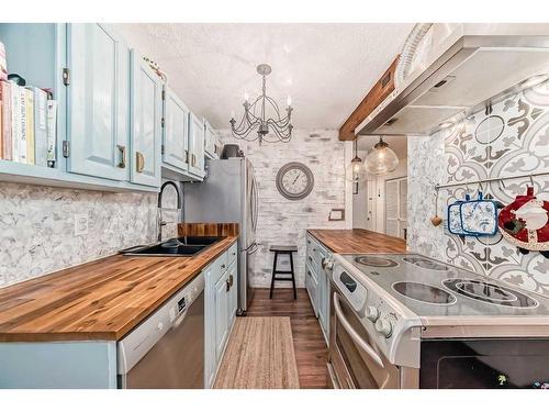 203-516 Cedar Crescent Sw, Calgary, AB - Indoor Photo Showing Kitchen With Double Sink