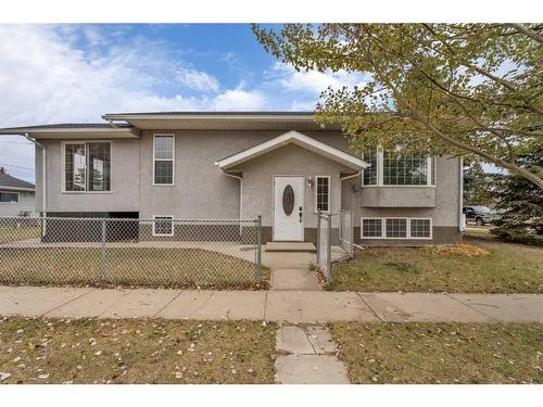 202 2 Avenue East, Hanna, AB - Outdoor With Facade