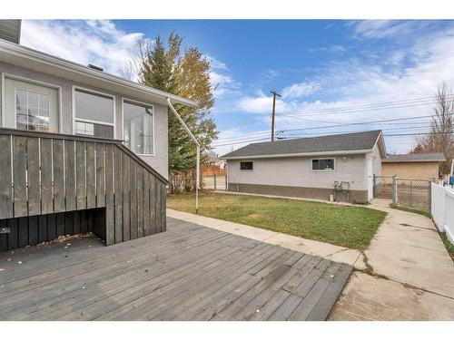 202 2 Avenue East, Hanna, AB - Outdoor With Deck Patio Veranda With Exterior