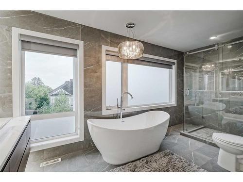 2-2605 15 Street Sw, Calgary, AB - Indoor Photo Showing Bathroom